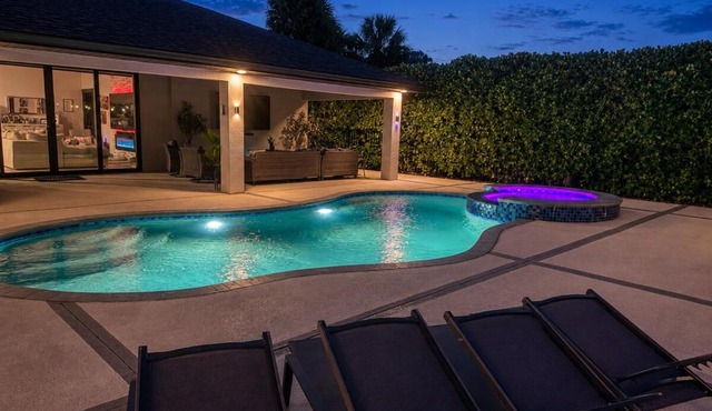 The Florida Oasis-A Cozy Modern Retreat