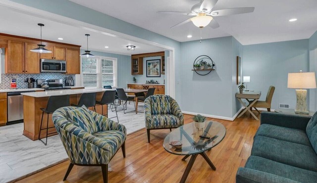 The Garden House | Sleeps 11 | Near USC