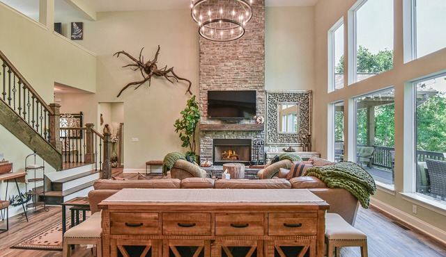 The Gem: Gated Luxury Mtn Home - Hot Tub/Sauna/Basketball/EV Charger/Hiking