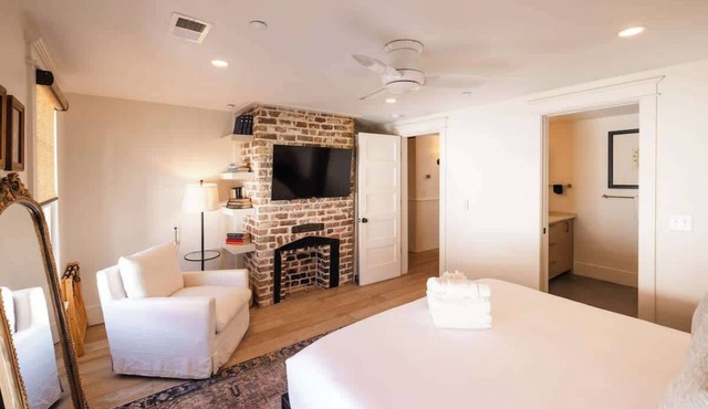 The Grand Helène - Newly Renovated 11BD, 12BA - 2 Blocks from King St!