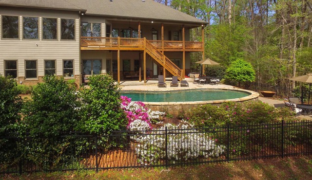 The Hidden Haven-LakeFront on Lanier, Pool, Dock!