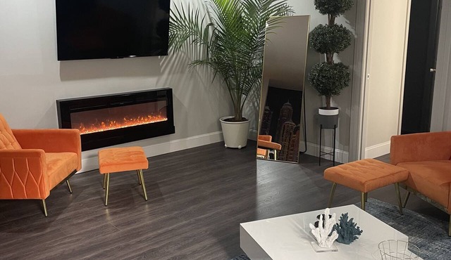 The Modern Hidden Gem 2BR 1bath with Balcony