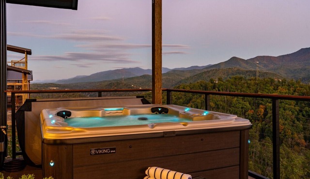 The Overlook at Chalet Village: Hot Tub+Games+MORE