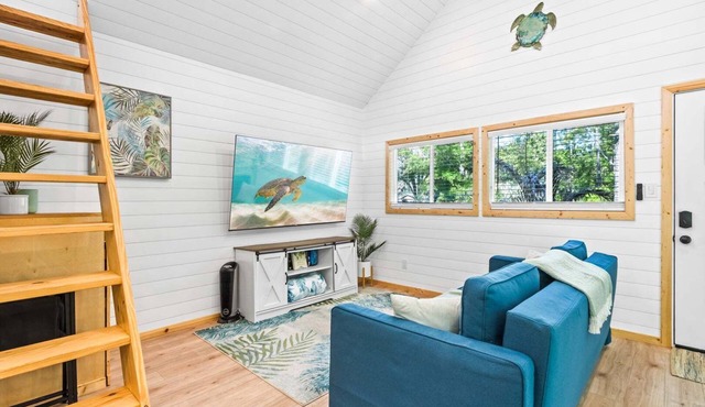 The Palm Loft Retreat W/Ground Floor Walkout Patio 🏝️