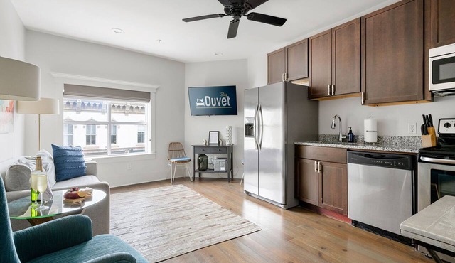 The Quad at 493 - 4 Suites - Right on King!