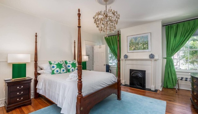The Queen Bee Suite | Historically Exquisite