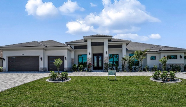 THE RESIDENCE - luxury waterfront living, pool, boating, 4 suites, new build