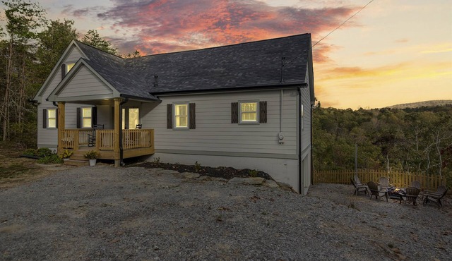 The Stargazer Cabin · Private Hot Tub · Mtn Views · Fire Pit
