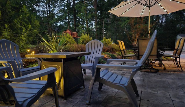 Timber View Haven|Spacious Family Retreat| Firepit Playset King Grill| Near LU