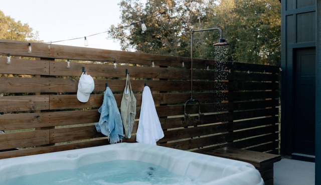 Tiny Cabin near Fall Creek Falls with hot tub + outdoor shower