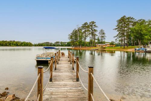 Tiny Cabin on Lake Murray, Private Dock for Boats