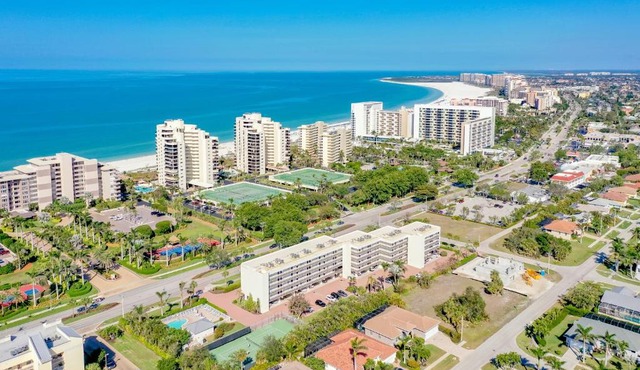 Top Floor 2 Bed Condo I Close Walk to Beach