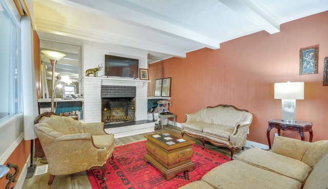 Tranquil Lakefront Home w/Sunroom in Burlington