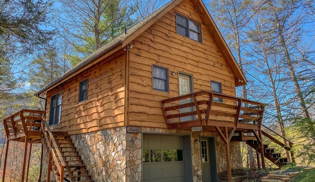 Tranquility: 2 BR, 1.5 BA Cabin/Bungalow in Lansing, Sleeps 5