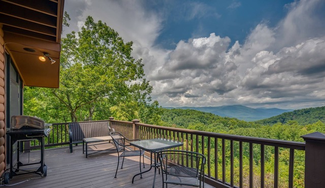 Tranquility Cabin with Mountain Views Pet Friendly