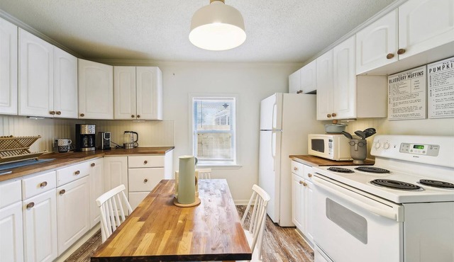 Travel Nurses welcome! Renovated Vintage Mill House near Uptown-near hospitals
