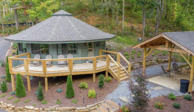 Tree House 3 at Springdale: Resort Home with Golf and Pool Access!
