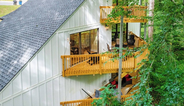 Treehouse Vibes in the City of Atlanta! 180 Degrees of Private Forest Scenery