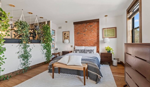 Trendy Fishtown | Spacious Backyard | Walk to Bars & Cafés