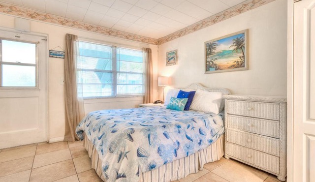 Tropic Terrace Suite #16 - Beachfront Resort