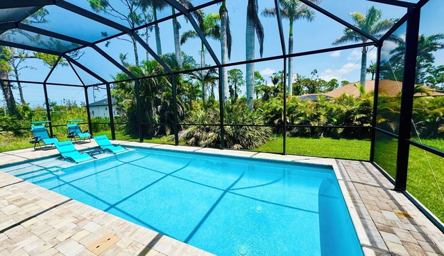 Tropical Escape:Summer Special-Heated Pool-Minutes from Beaches and Golf Courses