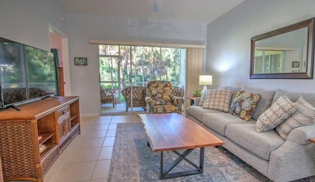 Tropical Retreat w/Heated Pool in Coral Falls