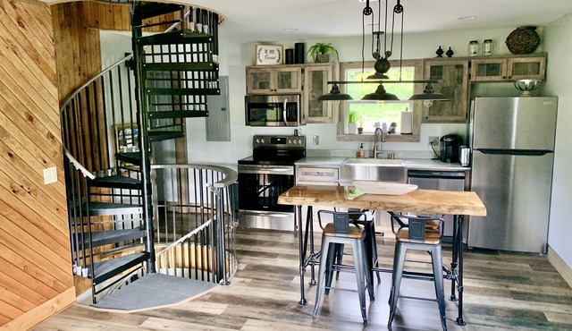 Trout Fish from your backyard! Hot Tub & 1 mi to VC Park!