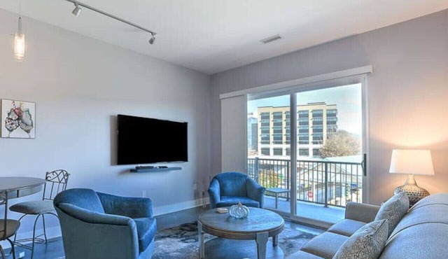 Two Bedroom in Ideal Downtown Location