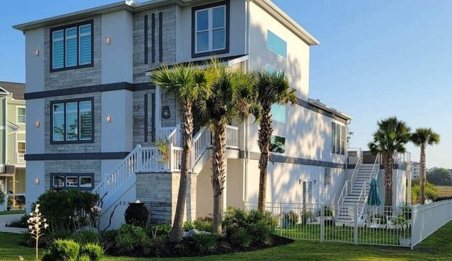TWO FREE GOLF CARTS! Luxury Beach House - Main-Level Pool & Hot Tub
