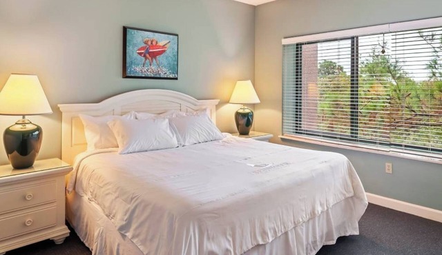Two Room: Bright and Airy 3BR Vacation Home with Pool, Tennis Courts and Kitchen