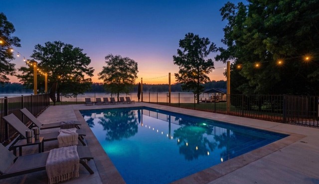 Ultimate Family Fun Lakehouse w/pool and dock