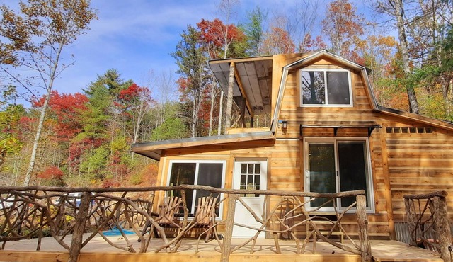 Unique Bonnie and Cyde Mountainside Retreat! Check out this hidden gem hideway!