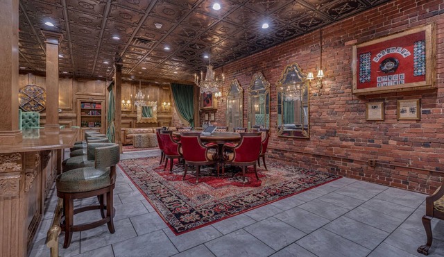 Unique Historic Loft downtown Johnson City
