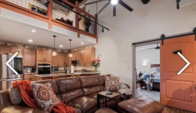 Unique lodging experience in a Luxury apartment in the heart of Waynesville NC.