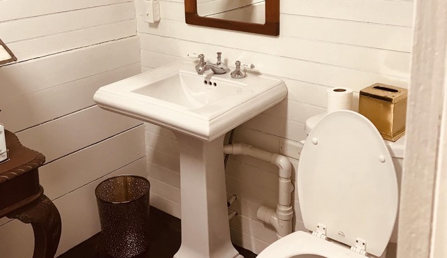 Unique rustic elegant excursion, sleeps 4