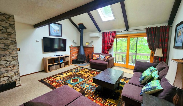 Unique Spacious 3 Bedrooms Mountain Townhouse