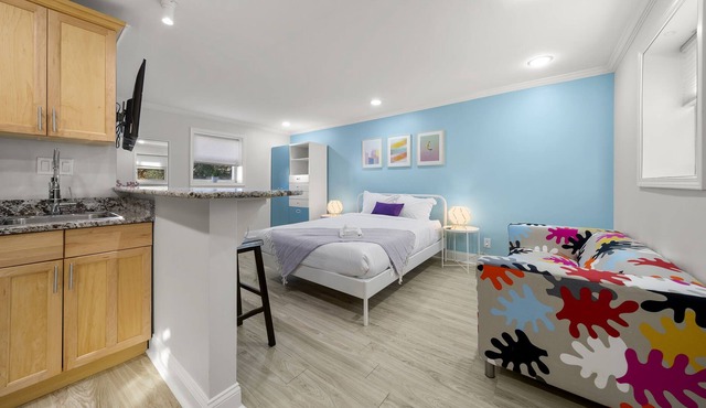 Unique Studio w/ Parking+Top Location - 13