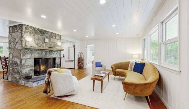 Unplugged Retreat, covered porch, BBQ, firepit