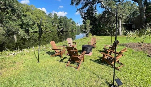 Updated Lakeside Retreat