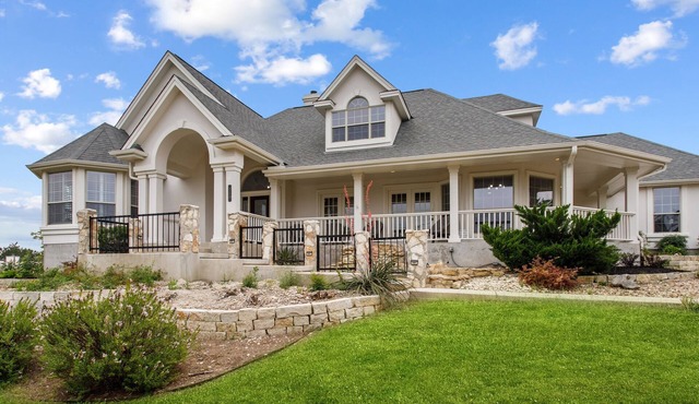 Upscale Comfort in Dripping Springs - The Goodnight House - Spacious 4/3 - Views in Dripping Springs