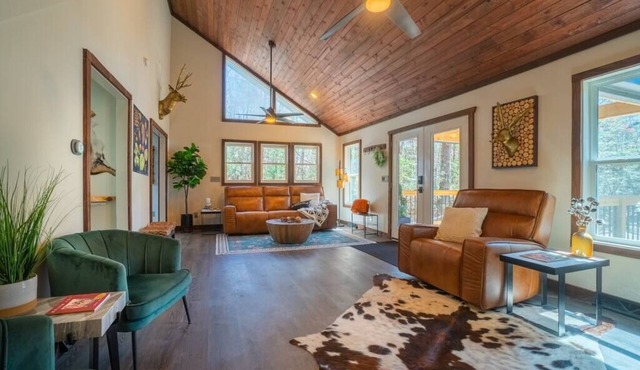 Upscale Helen Cabin on 1 Wooded Acre