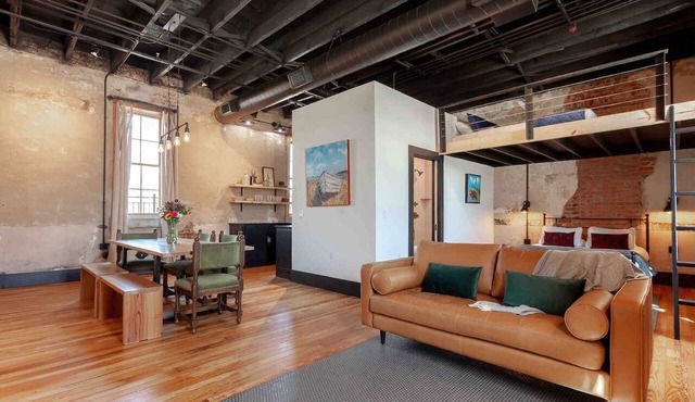 Upscale-historic 3 bedroom loft