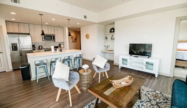 Uptown Fully Furnished 2BR Apartment by RedAwning