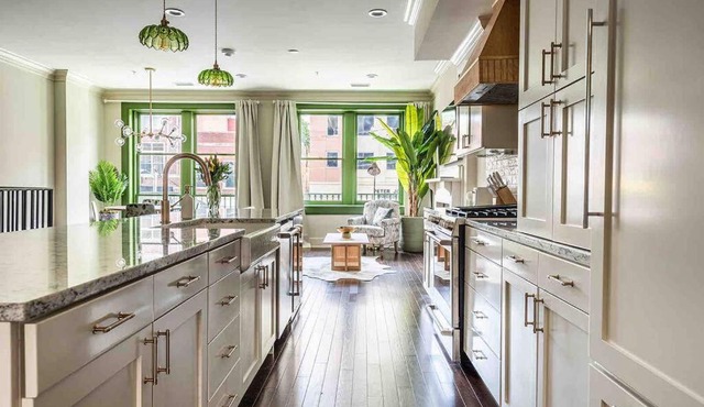 Urban Oasis w/Sunroom-Downtown Columbia