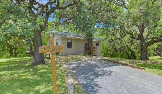Utopia River Retreat is a secluded paradise nestled along the Sabinal River in the Texas Hill Country. in Utopia