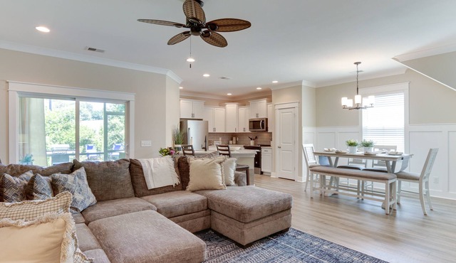 Vacation Rental & Grill 4 Mi to Coligny Beach Park