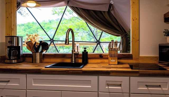 Valley View Glamping Dome - Cliffside Hot Tub - Tennessee Wilderness