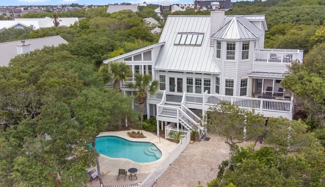Vast Luxurious Home in Gated Community + Pool