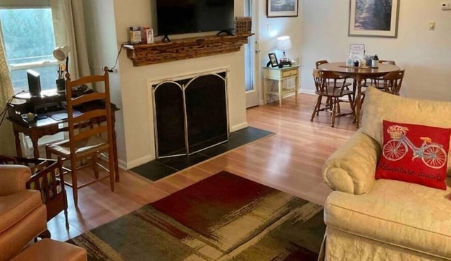 Very spacious and contemporary 2 bedroom condo with amazing Mountain Views