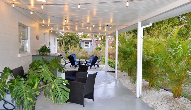 Vibrant Cuban Style 3BR with AC near Beach & Downtown